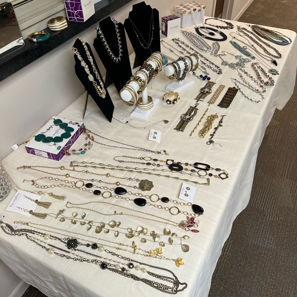 NWT Lia Sophia WHOLESALE box 10 NEW pieces total retail $500 or more - Picture 11 of 15